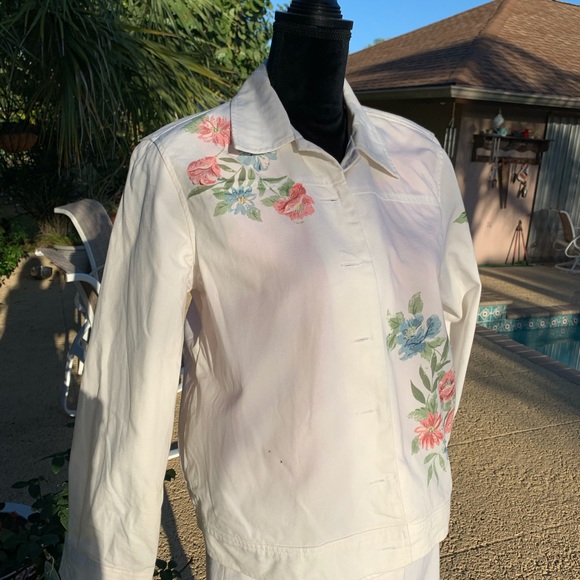 Petite 6 white denim jacket with flowers and beads - Picture 3 of 8